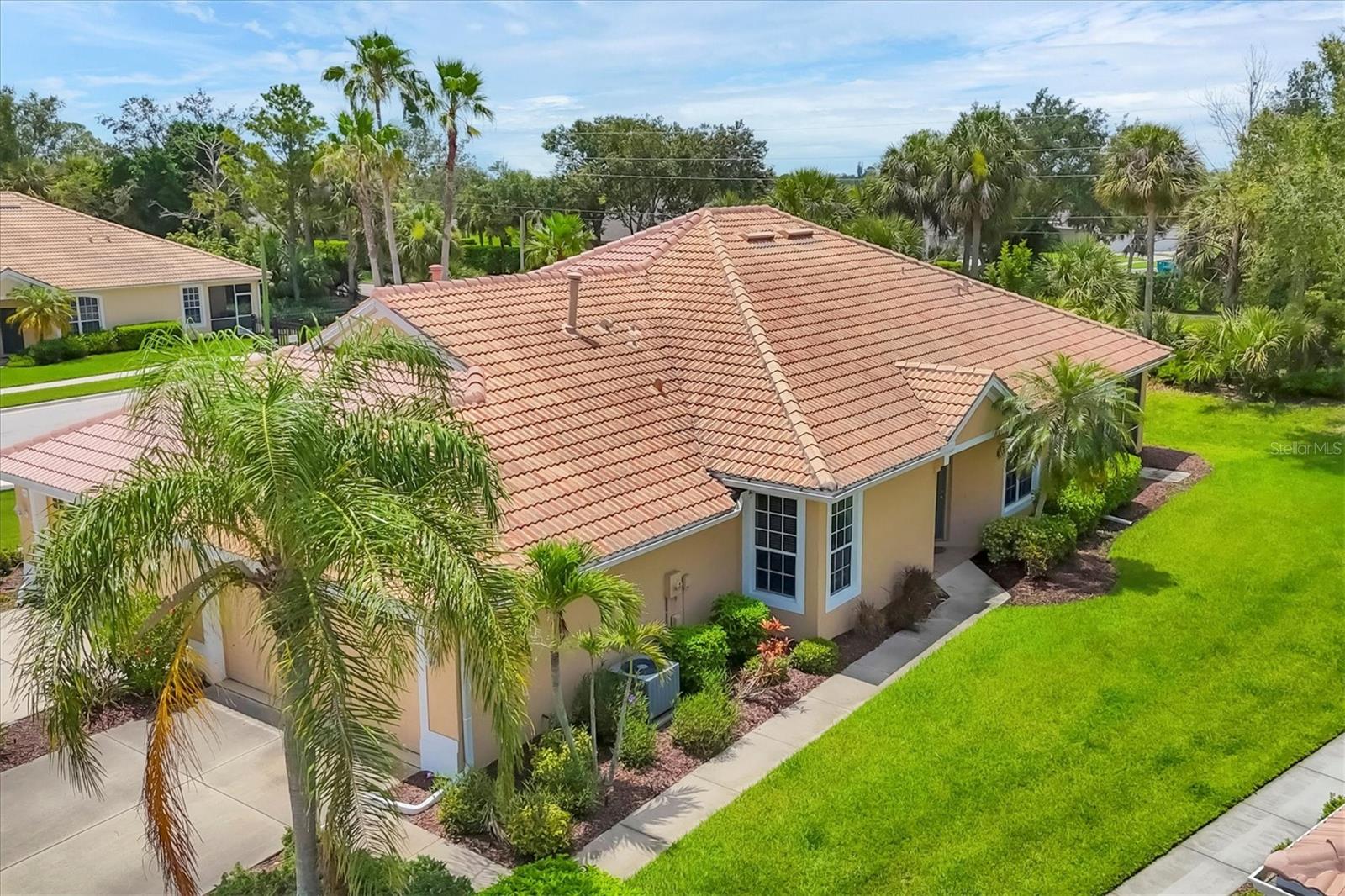 4841 WHISPERING OAKS DR — photo 4