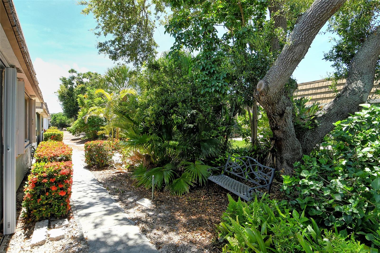 2308 WATERBLUFF PL #V304 — photo 34