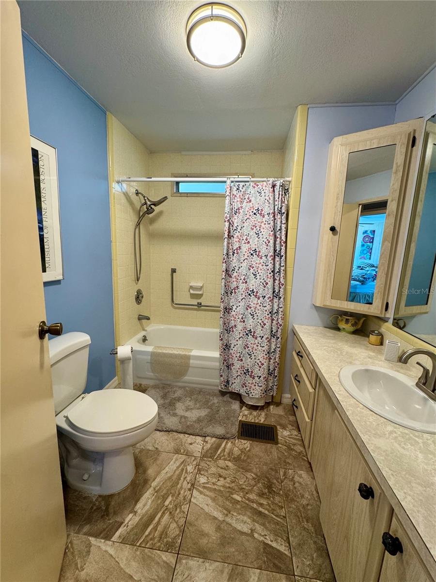 203 ESTRADA — photo 13