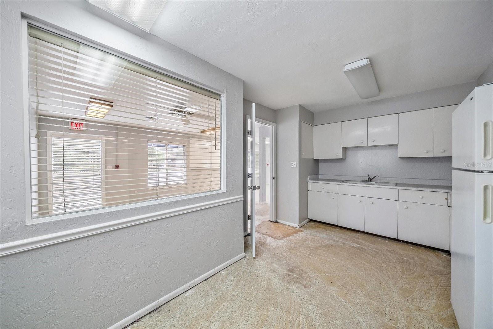 4242 MCINTOSH LN — photo 8