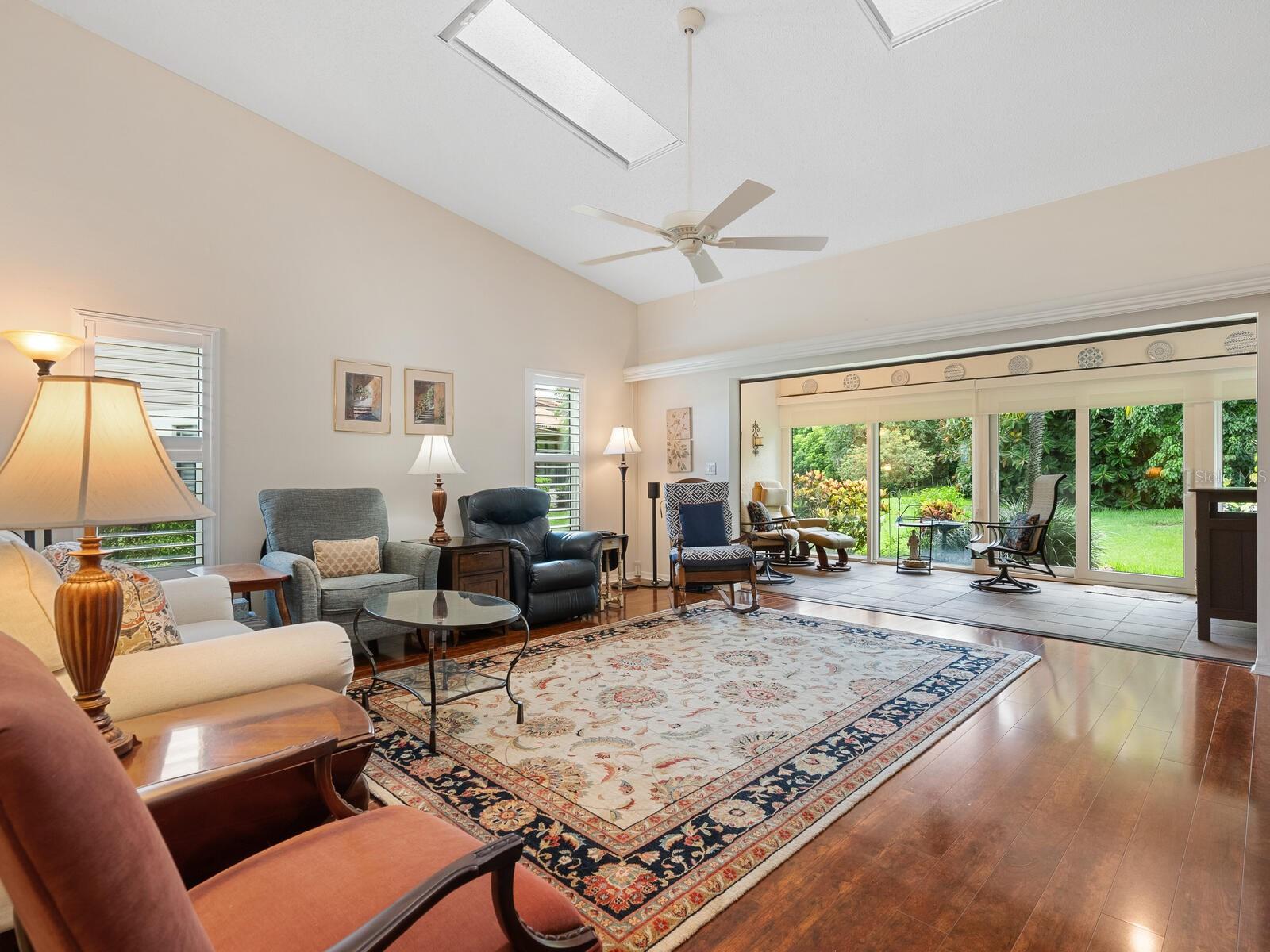 4004 WILSHIRE CIR E #89 — photo 3