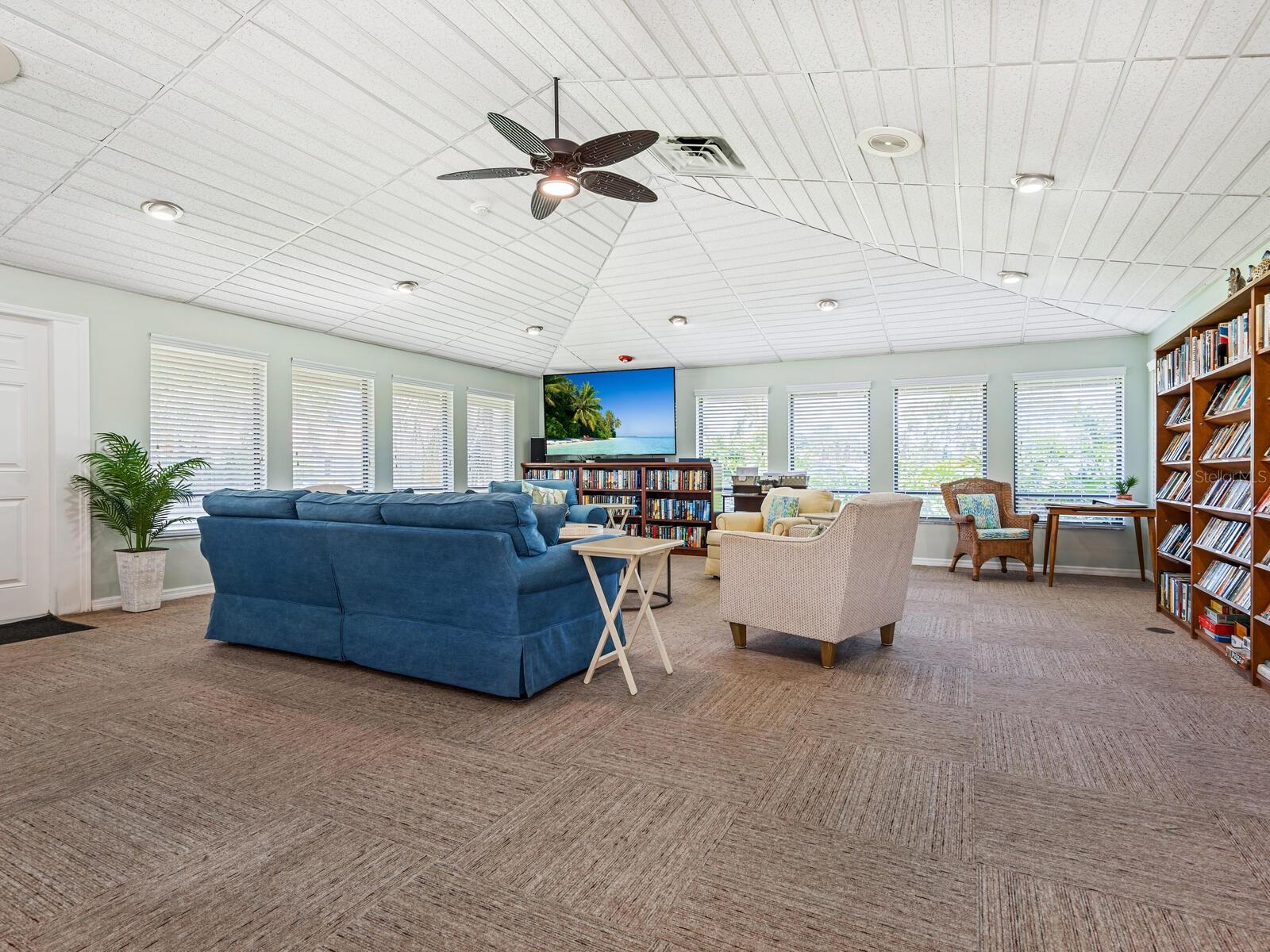 4004 WILSHIRE CIR E #89 — photo 38