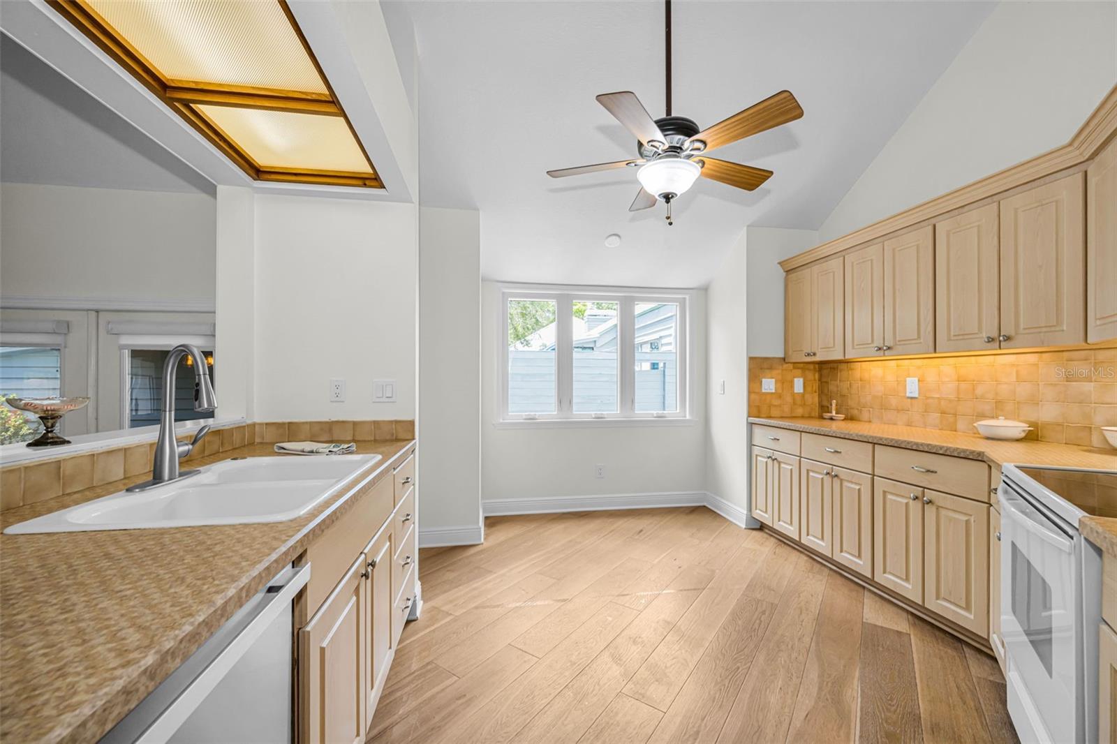 10479 LONGWOOD DR — photo 11