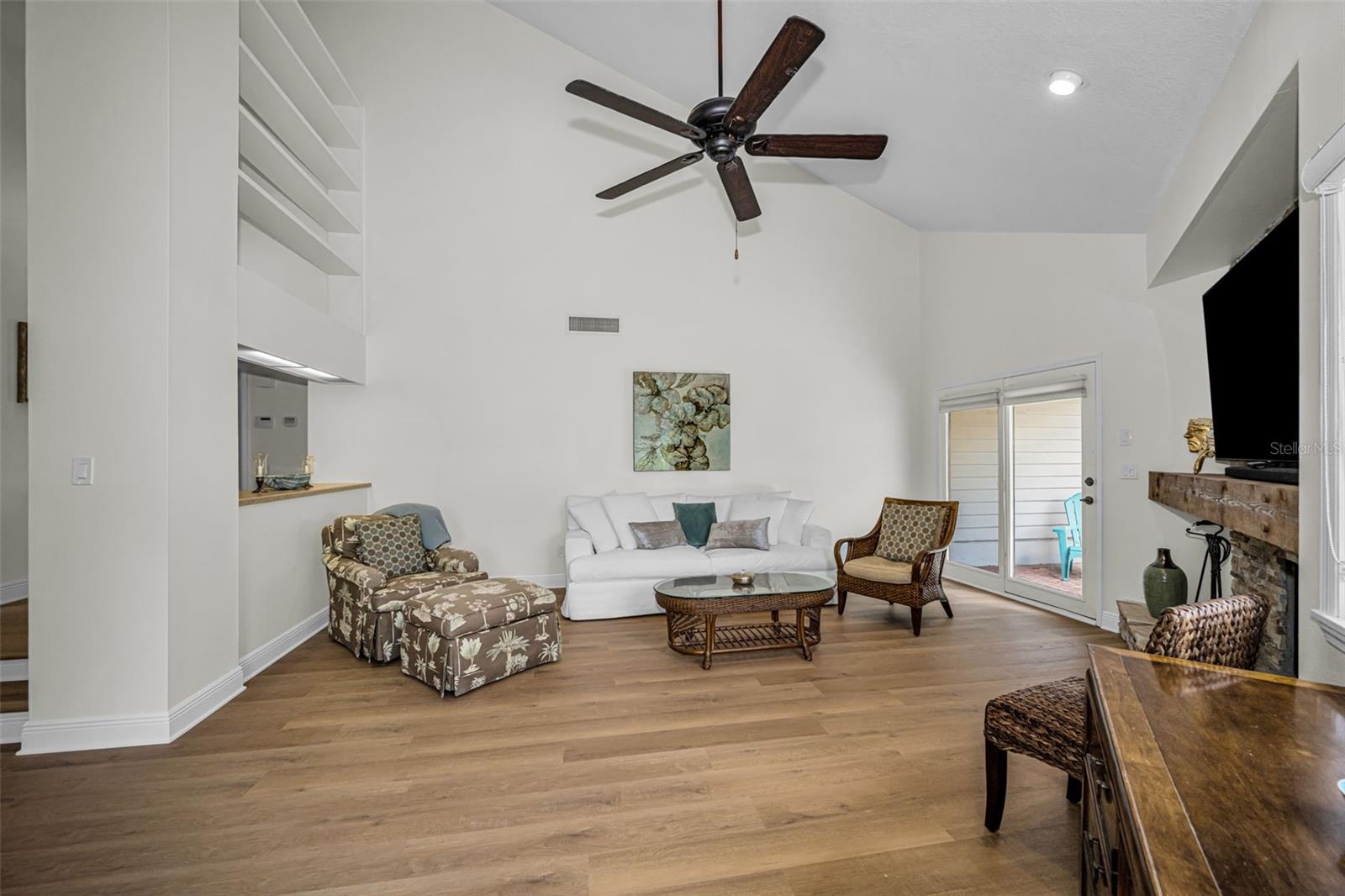 10479 LONGWOOD DR — photo 9