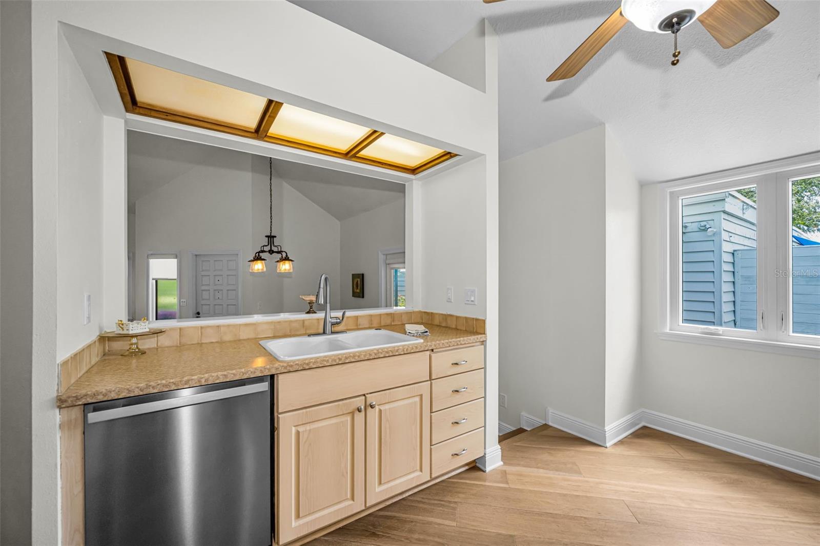10479 LONGWOOD DR — photo 12