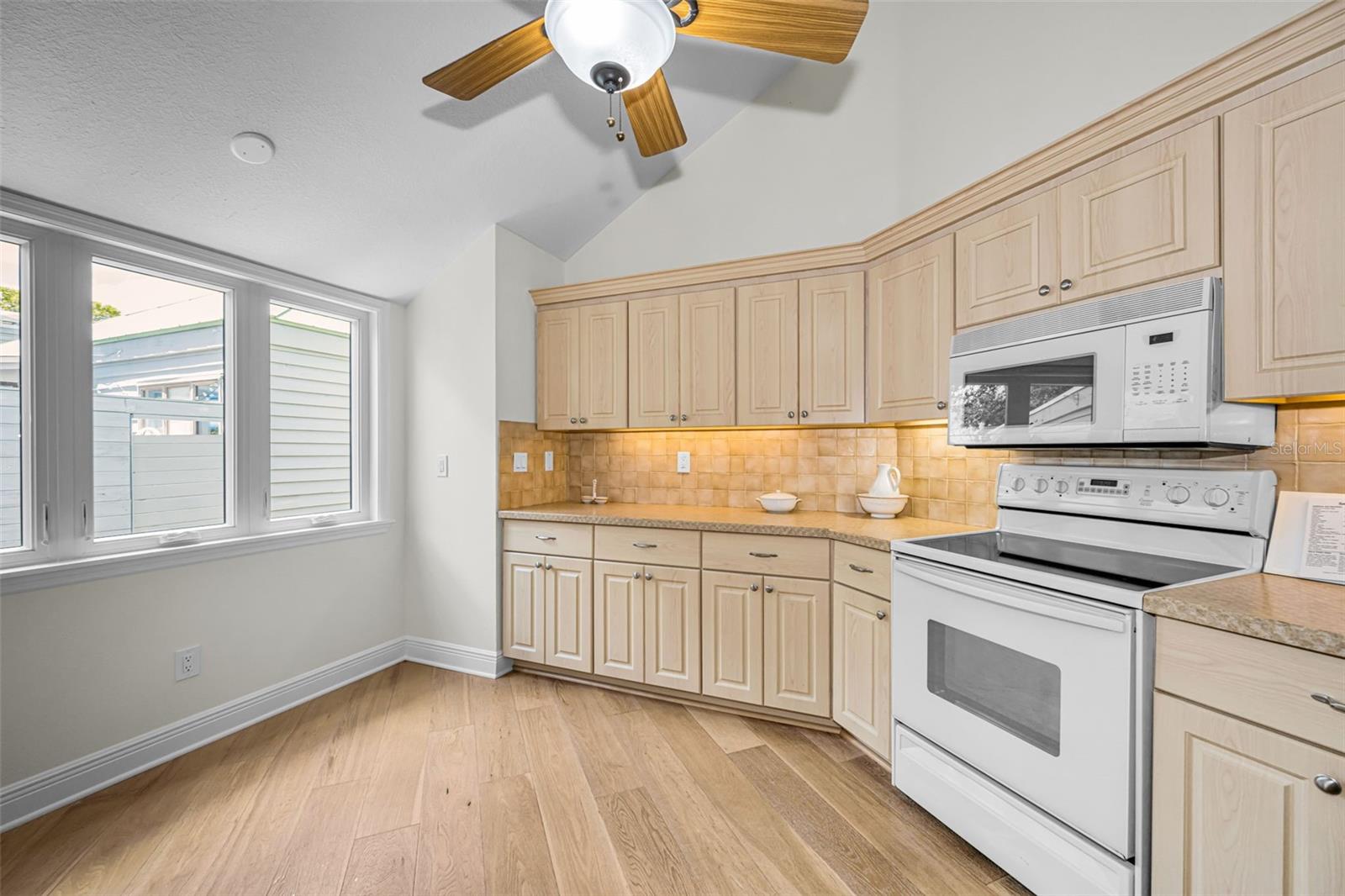 10479 LONGWOOD DR — photo 14