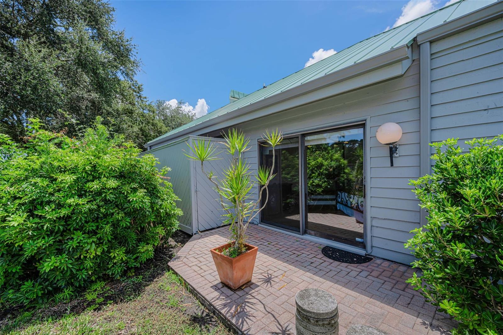 10479 LONGWOOD DR — photo 18