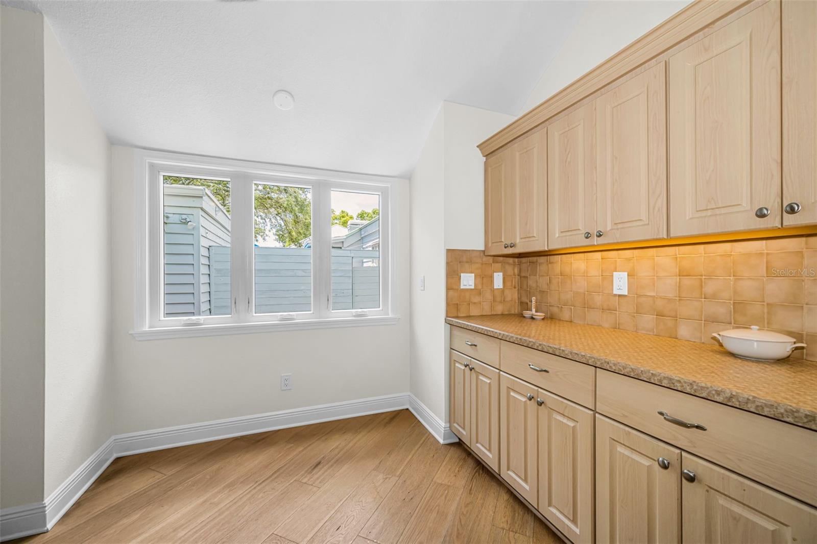 10479 LONGWOOD DR — photo 13