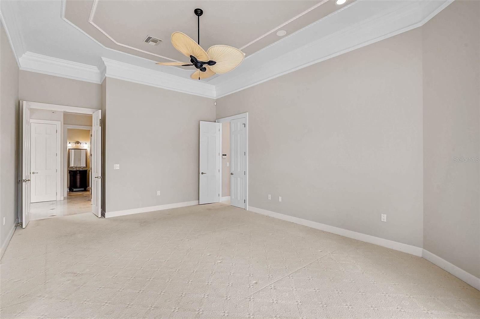 852 MACEWEN DR — photo 26