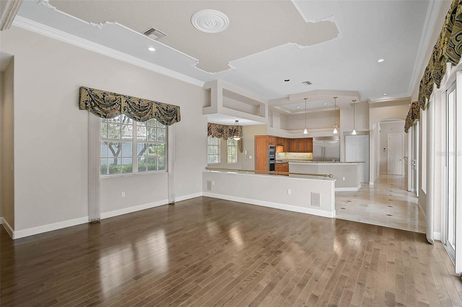 852 MACEWEN DR — photo 14