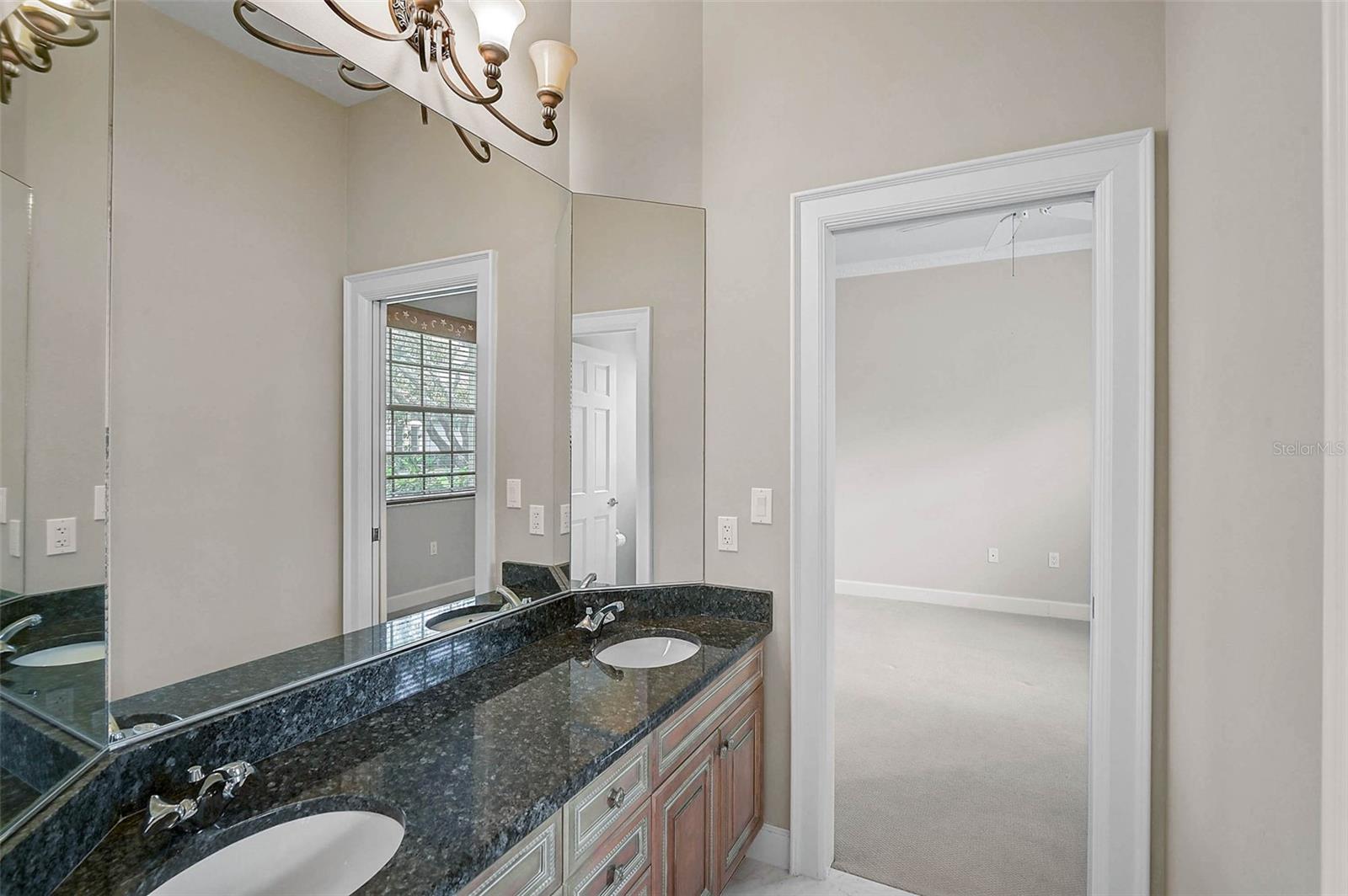 852 MACEWEN DR — photo 34