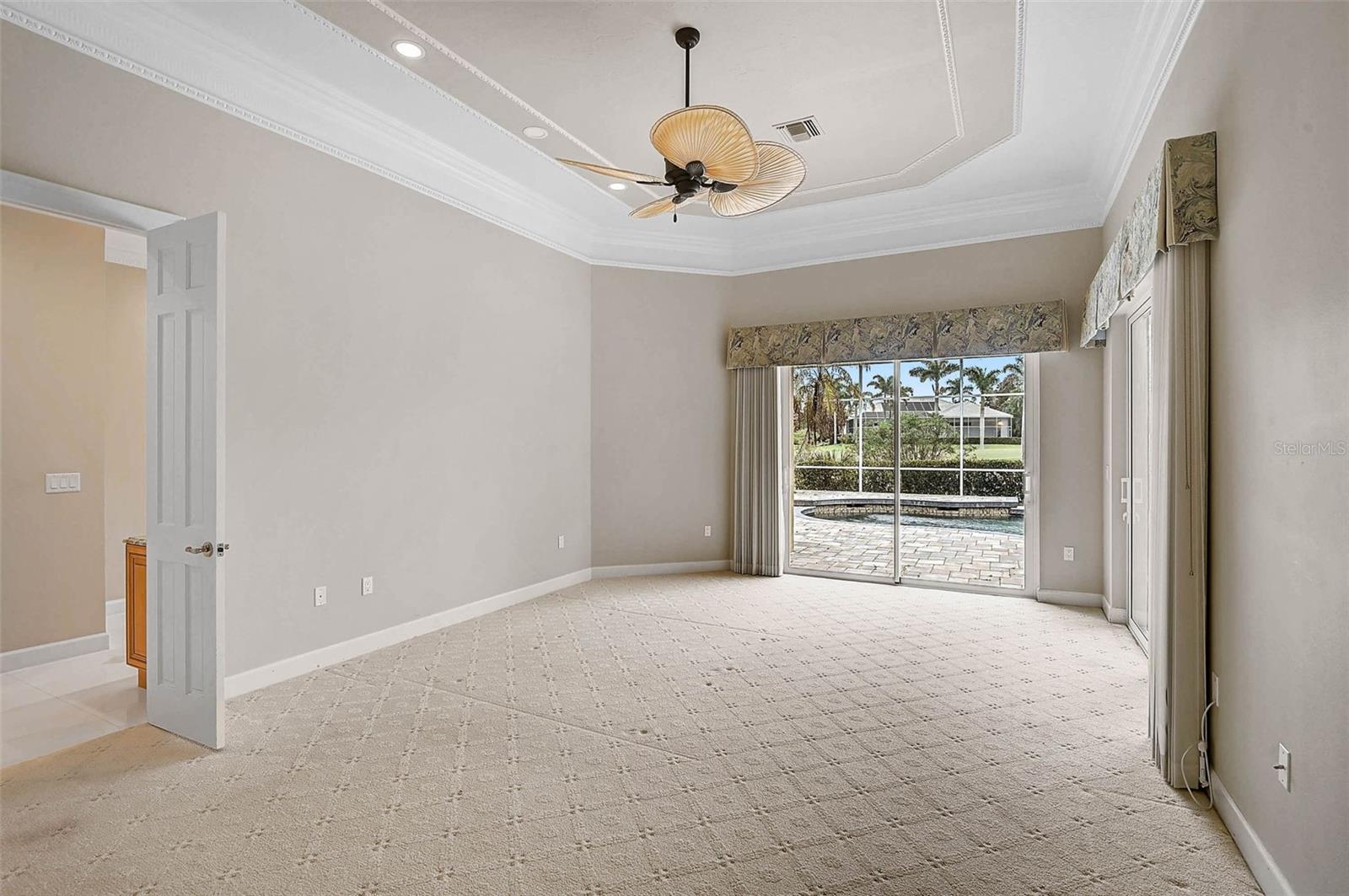 852 MACEWEN DR — photo 24