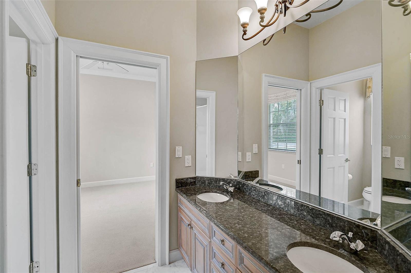 852 MACEWEN DR — photo 33
