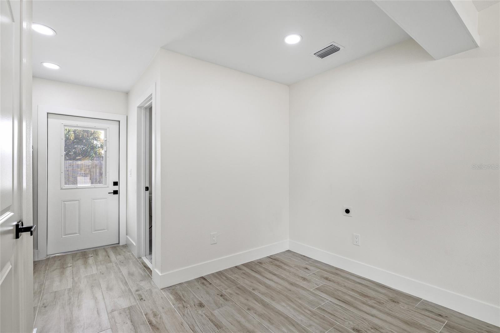 7311 N ARMENIA AVE — photo 42
