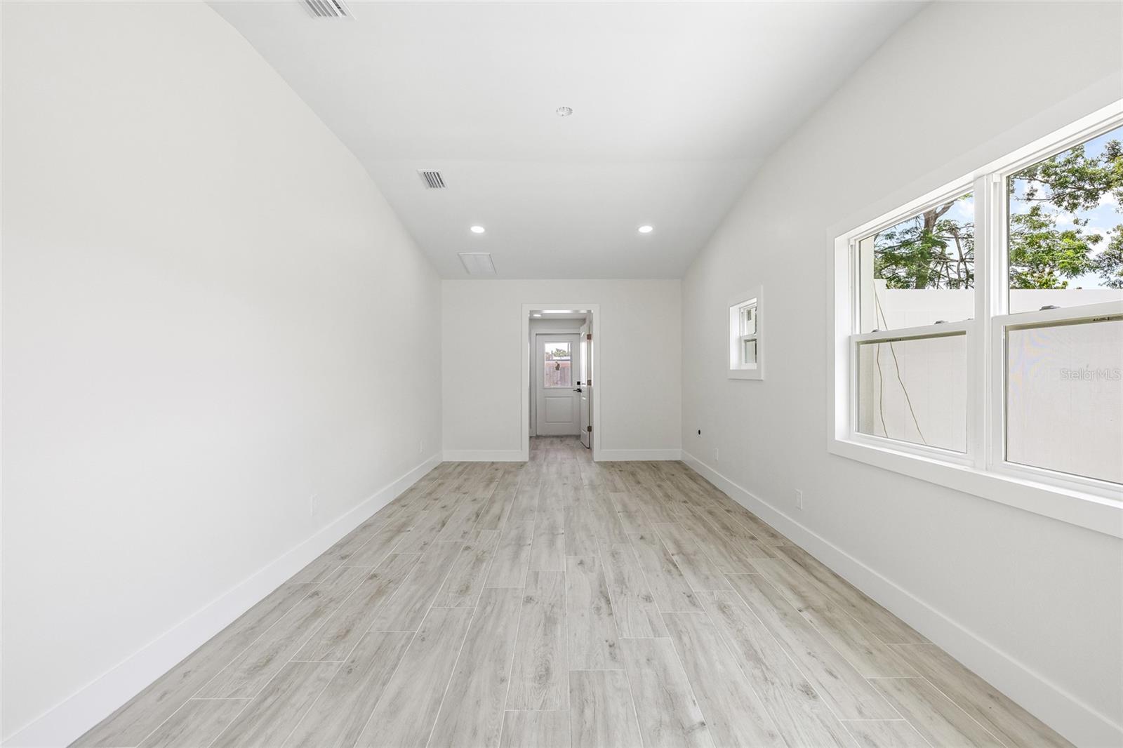 7311 N ARMENIA AVE — photo 26
