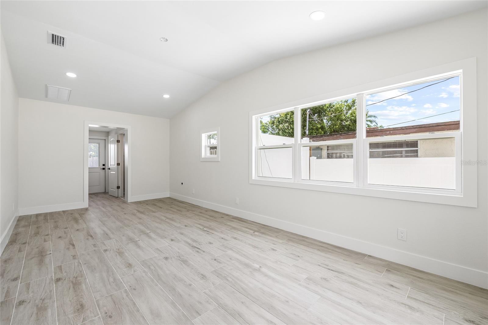 7311 N ARMENIA AVE — photo 27