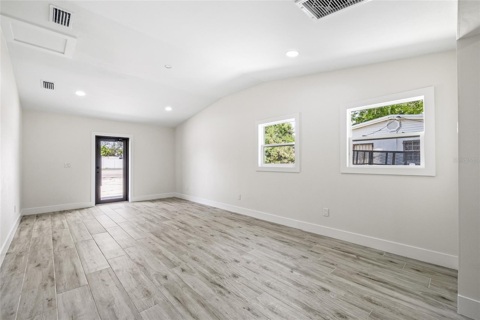 7311 N ARMENIA AVE — photo 39