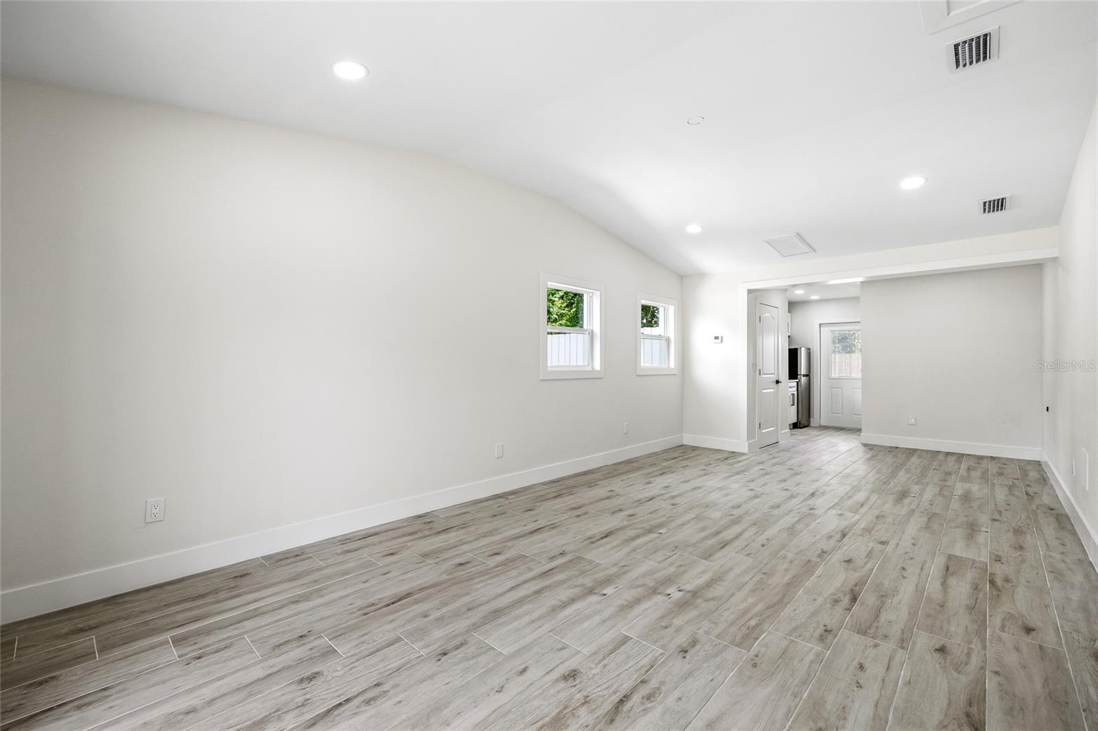 7311 N ARMENIA AVE — photo 38