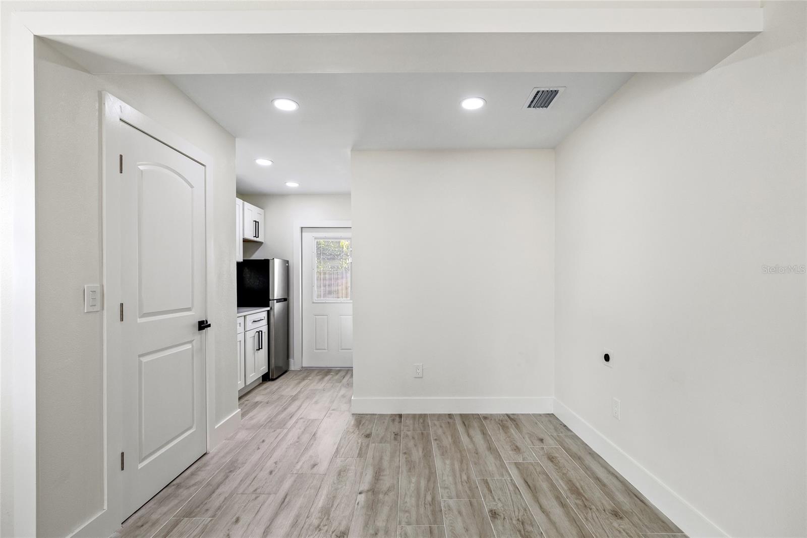 7311 N ARMENIA AVE — photo 41