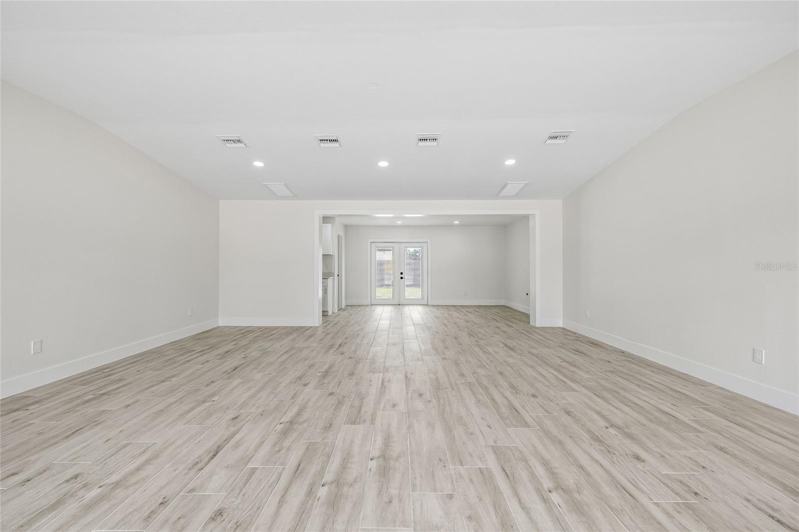7311 N ARMENIA AVE — photo 8