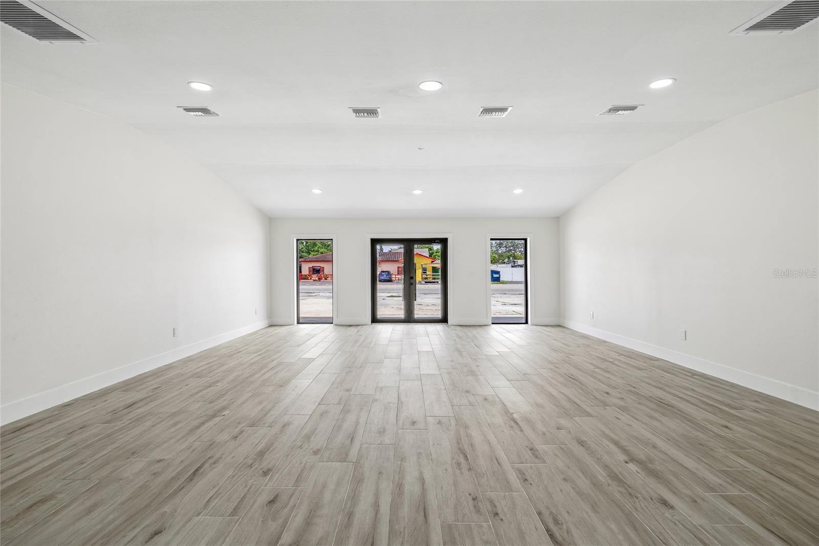 7311 N ARMENIA AVE — photo 11
