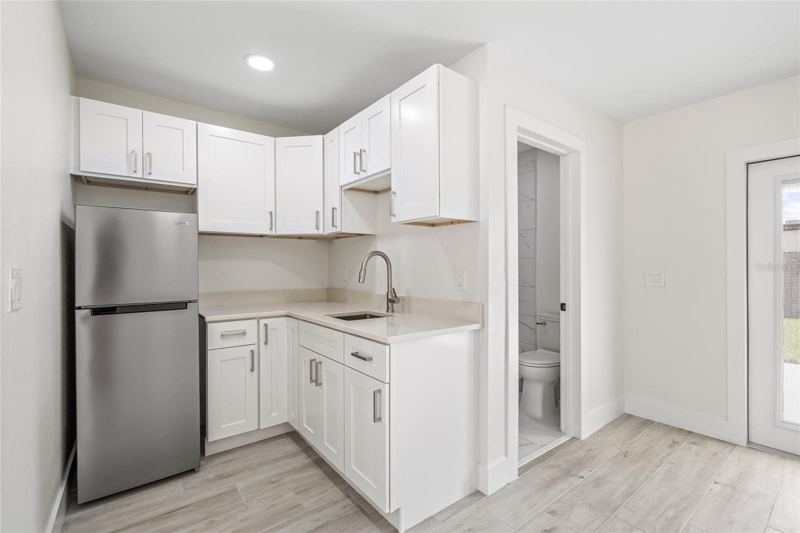 7311 N ARMENIA AVE — photo 19