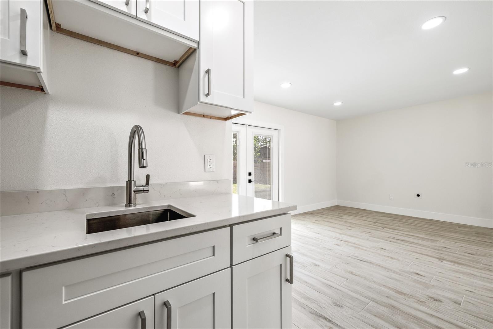 7311 N ARMENIA AVE — photo 21