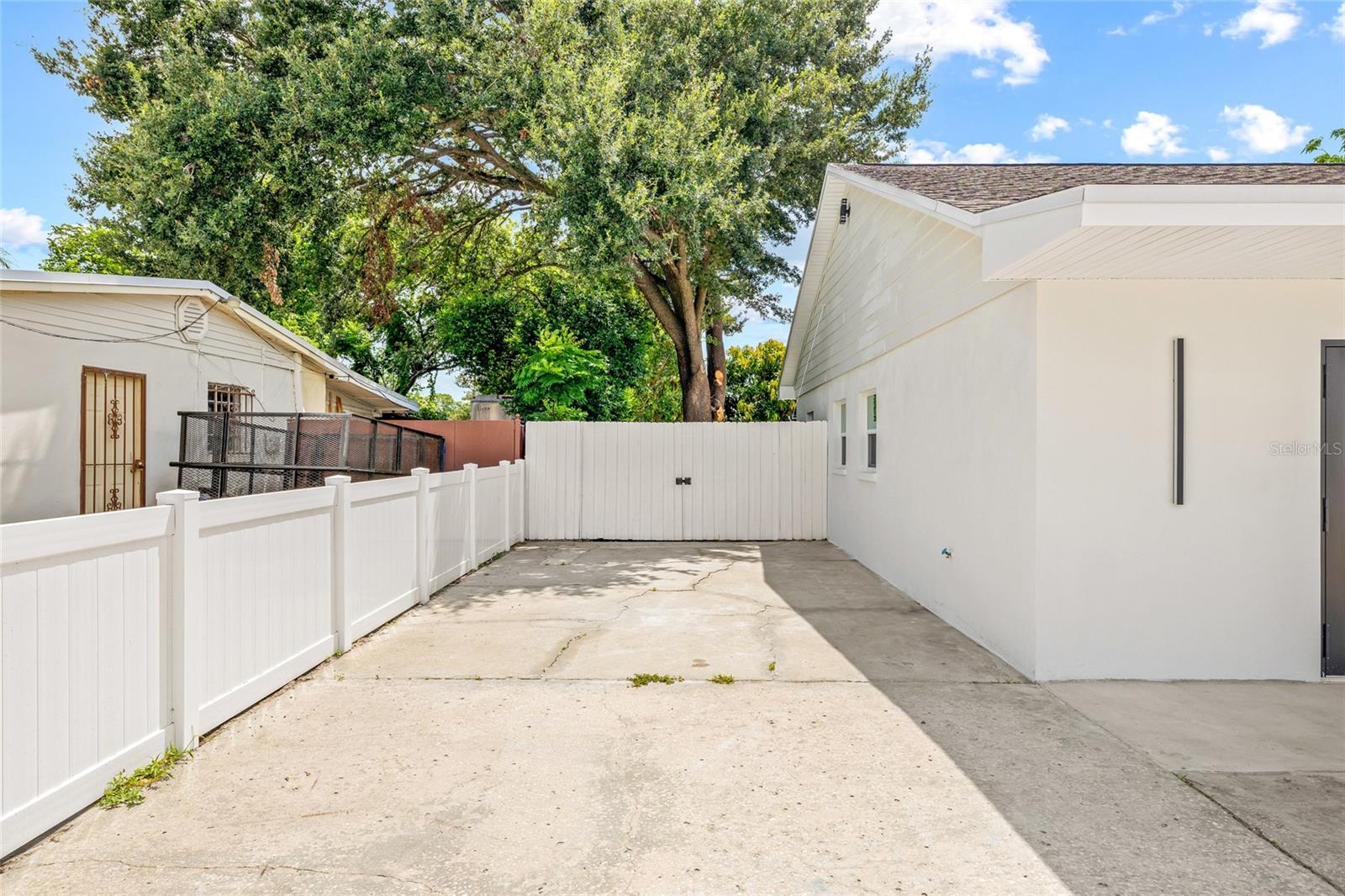 7311 N ARMENIA AVE — photo 6