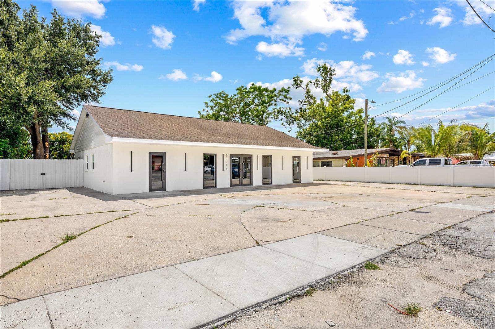 7311 N ARMENIA AVE — photo 4