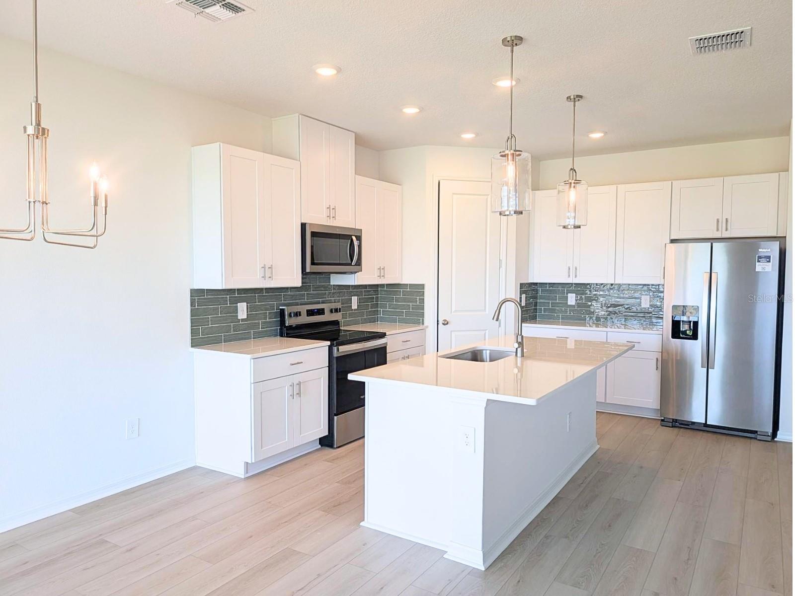 13315 SHELLMORE AVE — photo 3