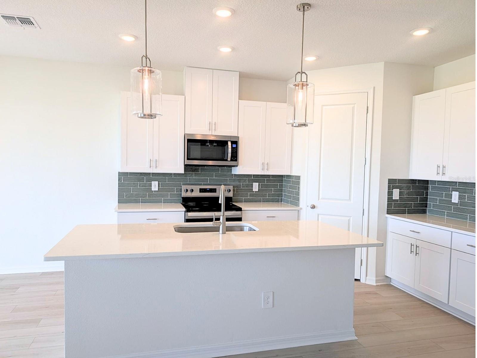 13315 SHELLMORE AVE — photo 4