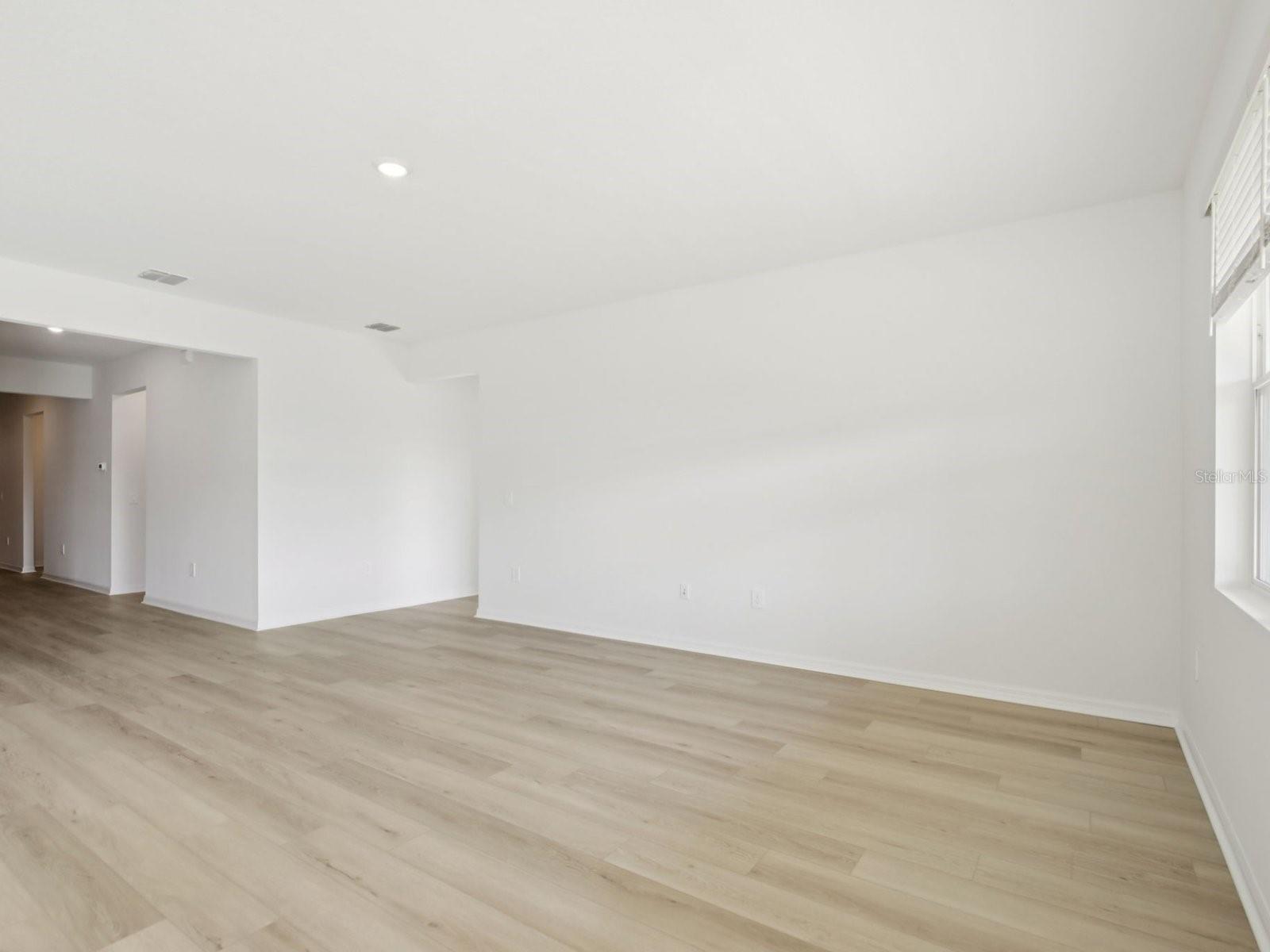 13315 SHELLMORE AVE — photo 2