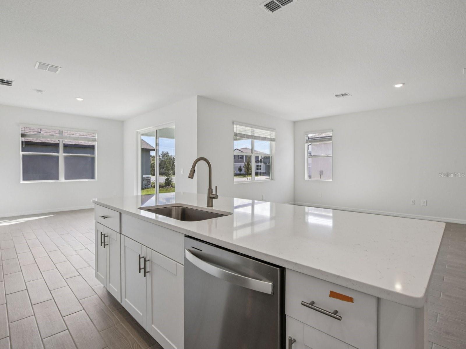 13310 SHELLMORE AVE — photo 17