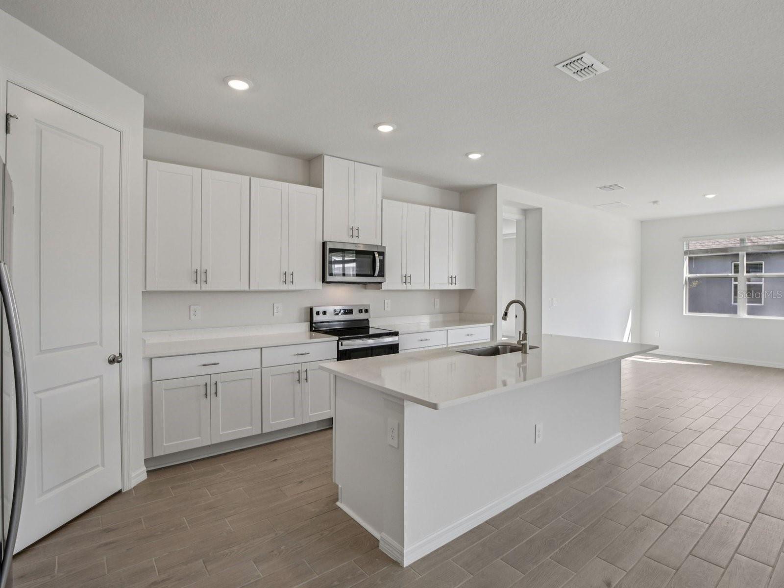 13310 SHELLMORE AVE — photo 20