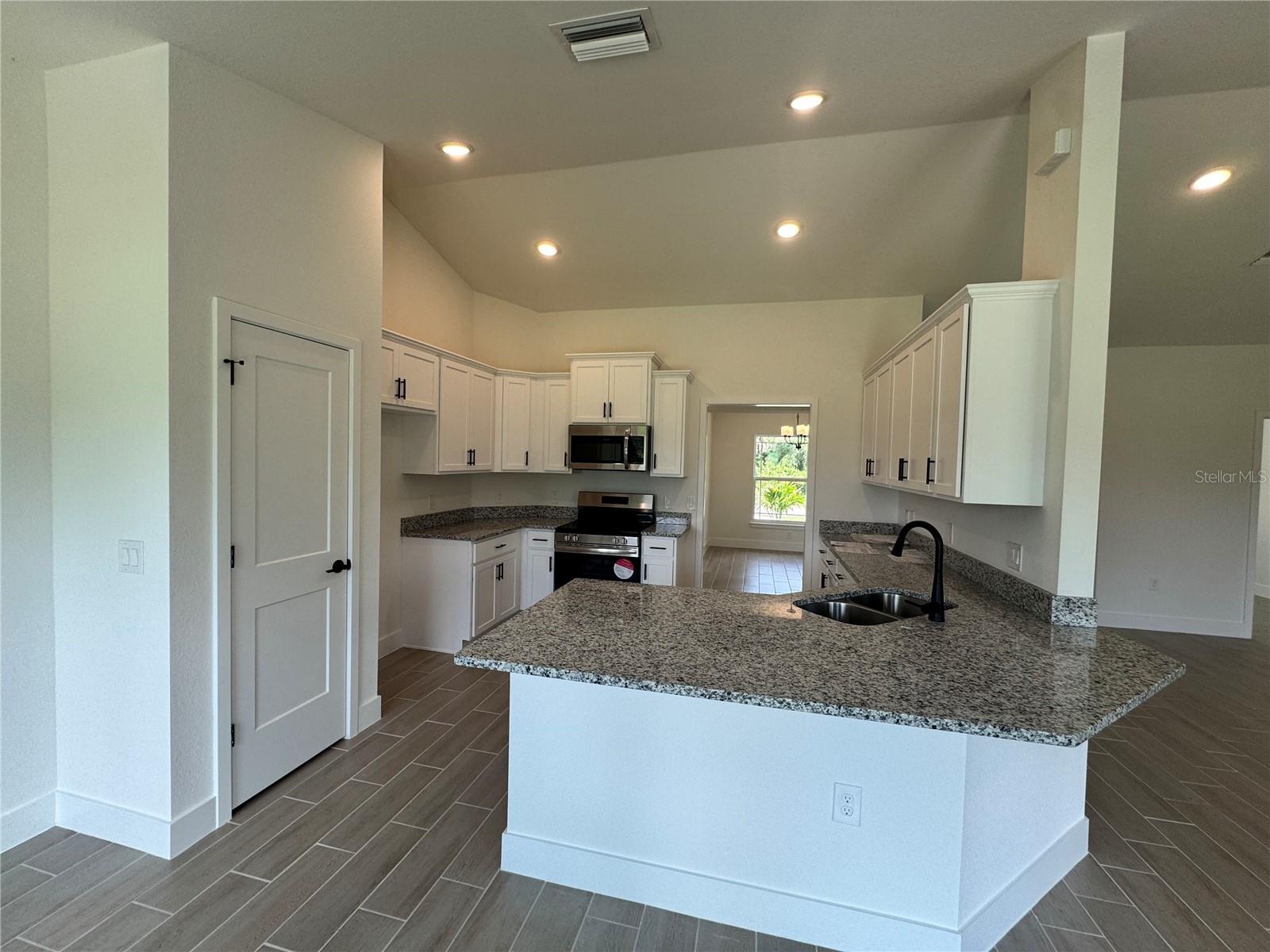 5923 GIFFEN AVE — photo 12