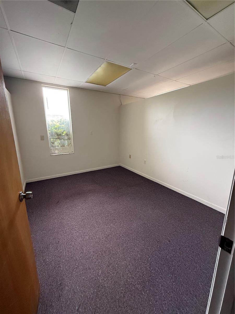 6736 COMMERCE AVE — photo 16