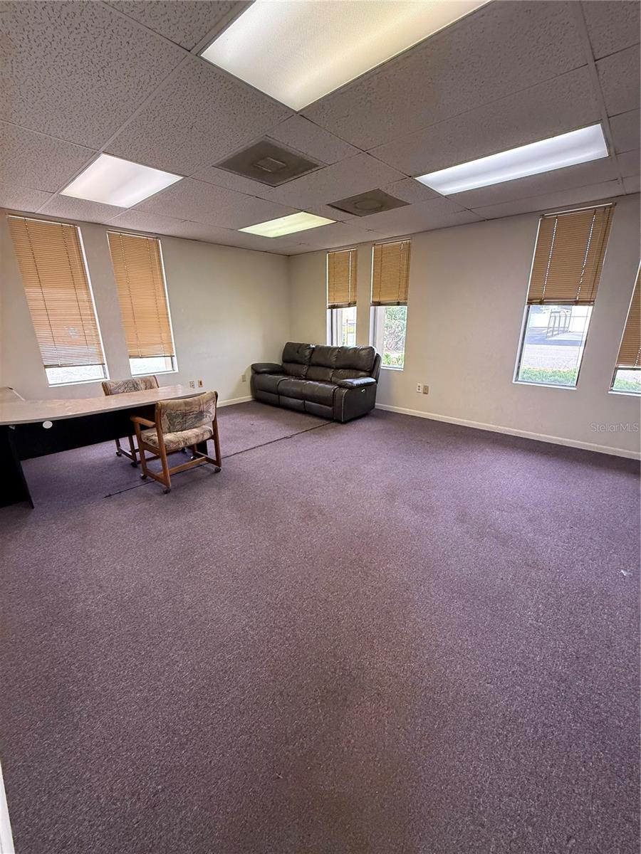 6736 COMMERCE AVE — photo 22
