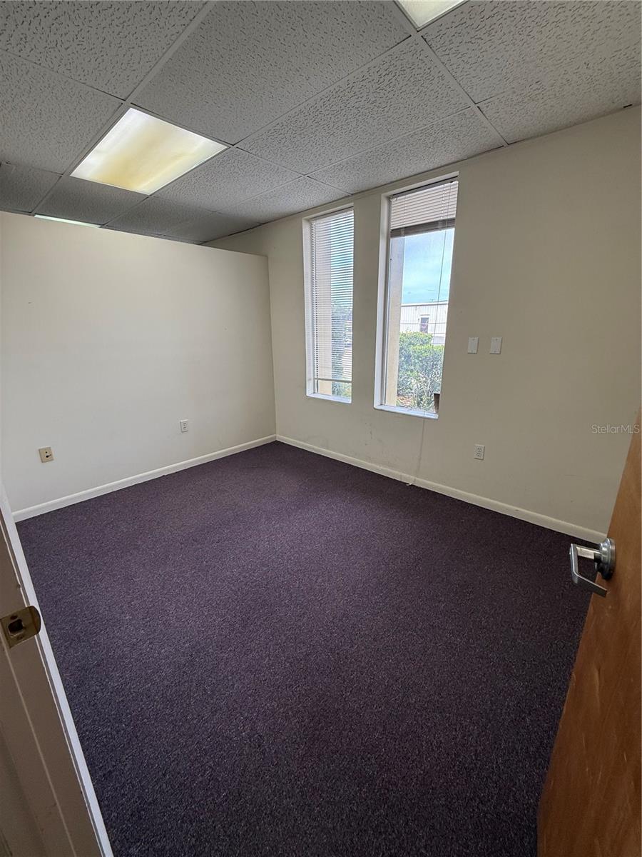 6736 COMMERCE AVE — photo 10