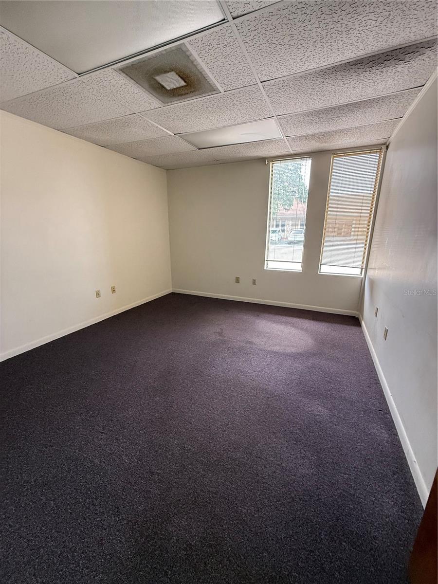 6736 COMMERCE AVE — photo 18