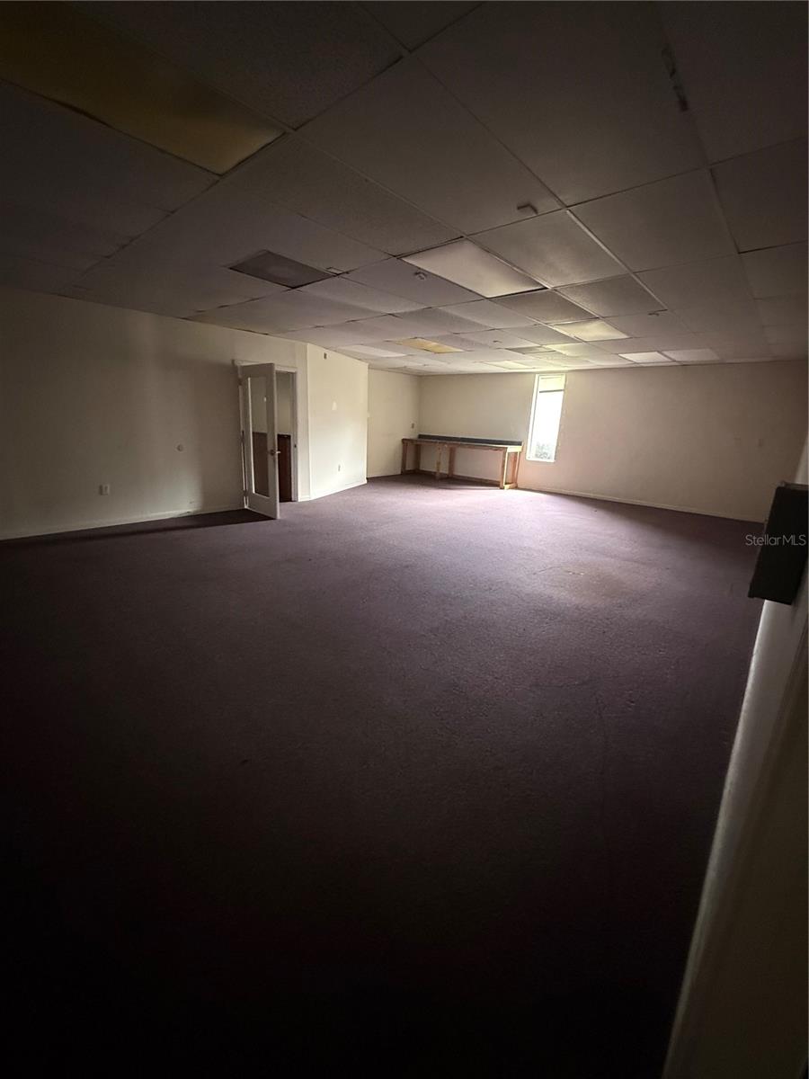 6736 COMMERCE AVE — photo 17
