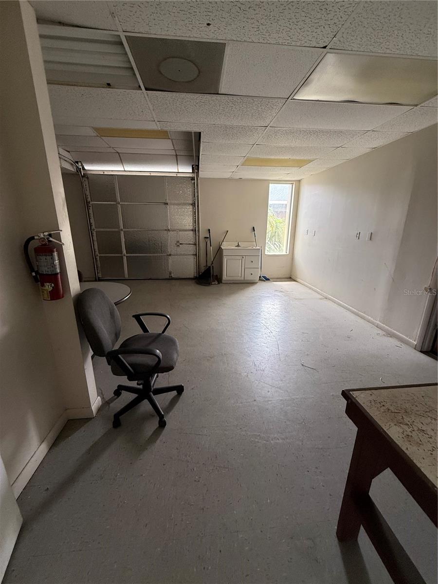 6736 COMMERCE AVE — photo 14