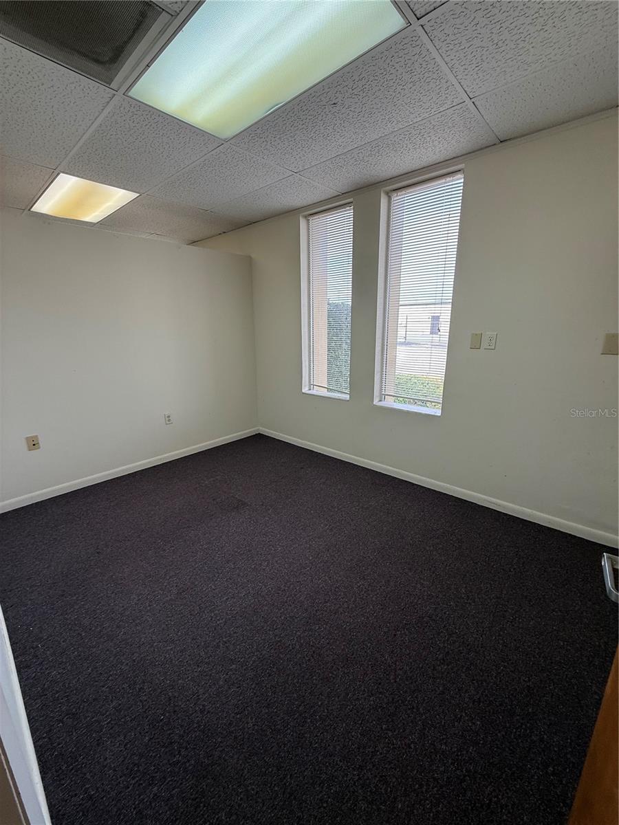 6736 COMMERCE AVE — photo 8