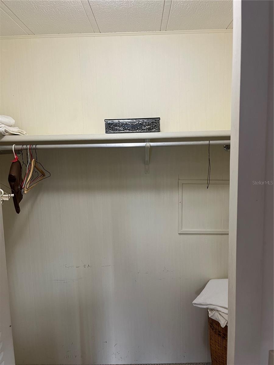 806 JOLANDA CIR — photo 38