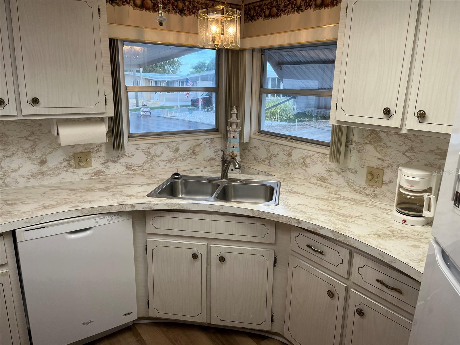 806 JOLANDA CIR — photo 24