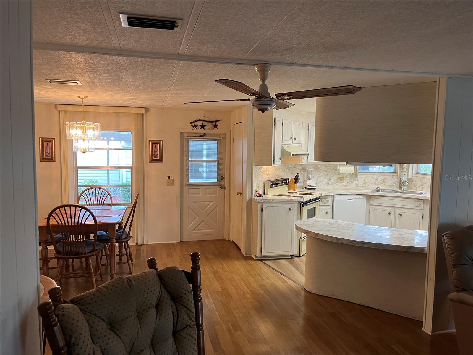 806 JOLANDA CIR — photo 10