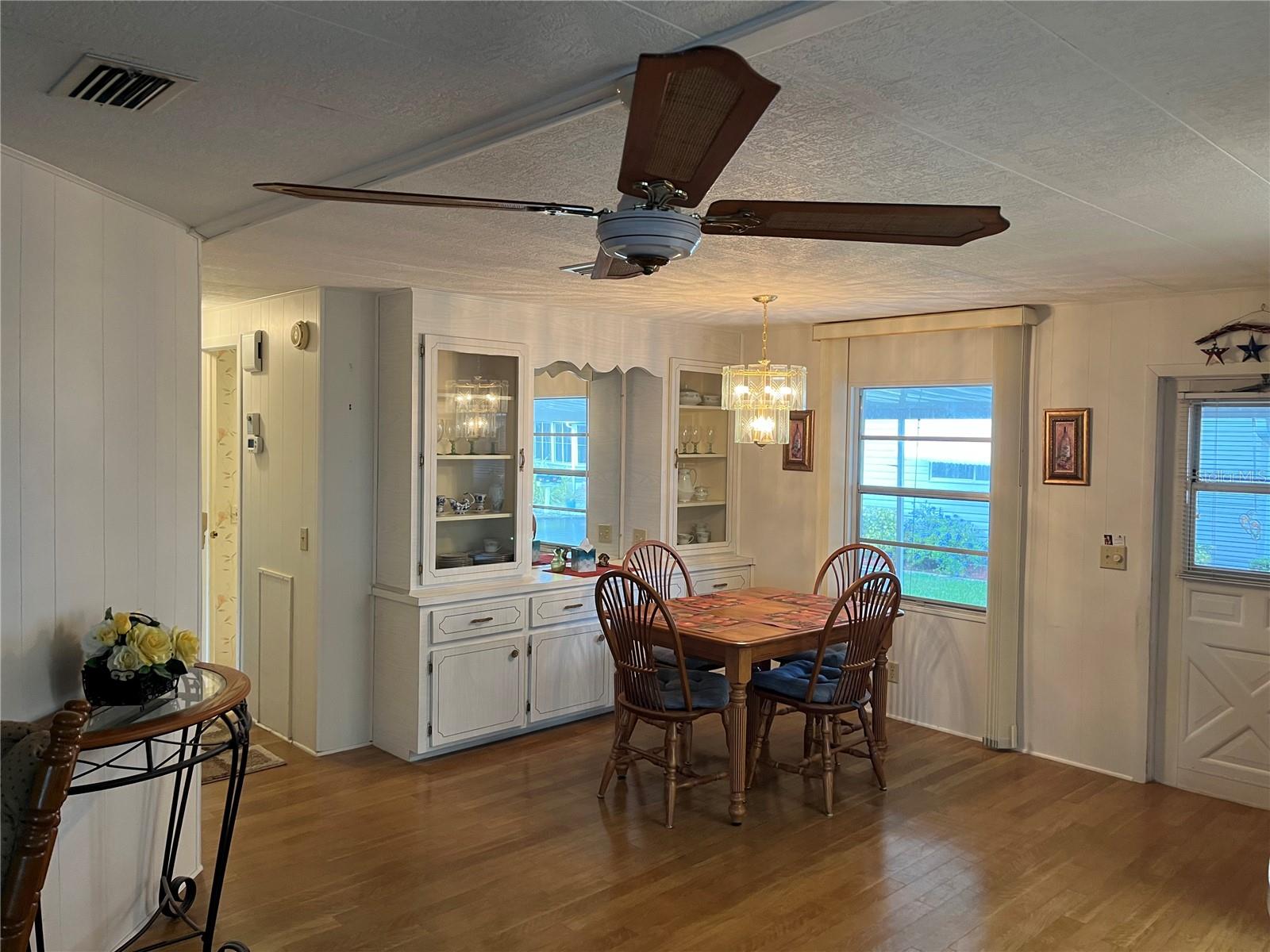 806 JOLANDA CIR — photo 18