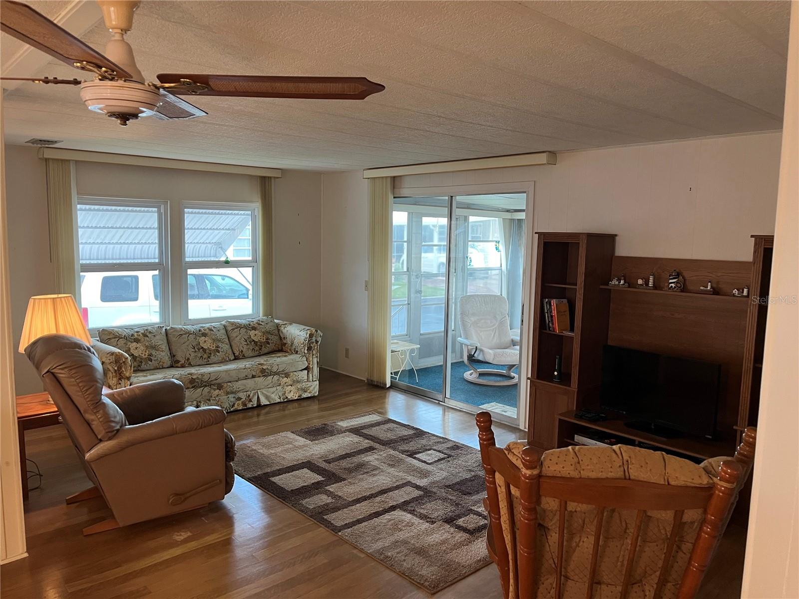 806 JOLANDA CIR — photo 8