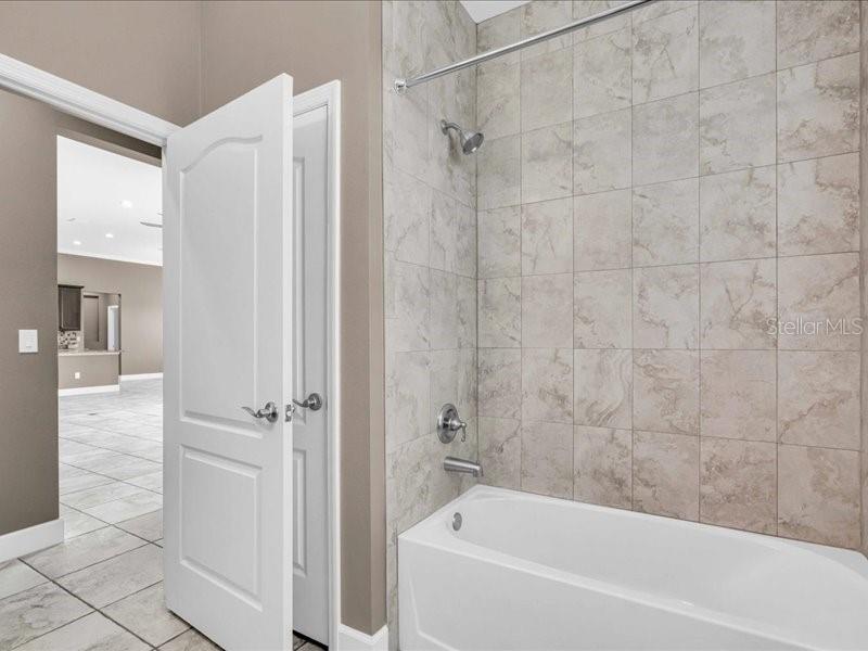 5054 LAKE TOSCANA DR — photo 26