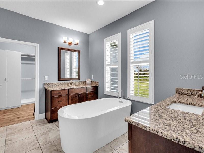 5054 LAKE TOSCANA DR — photo 33