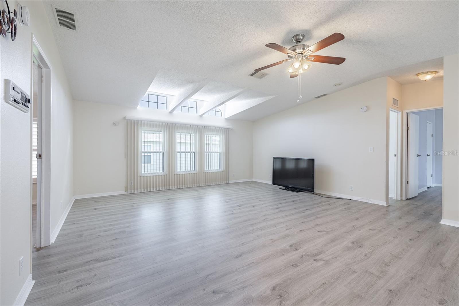 3111 SHORT LEAF ST — photo 8